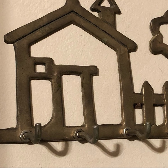 8894 Brass Key Holder House Tree Picket Fence 5 Key Holder Vintage Wall Mount - Picture 5 of 8